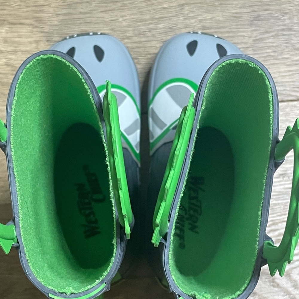 NWOT Western Chief Gray and Green Dinosaur Rain Boots size 7 - Picture 4 of 6